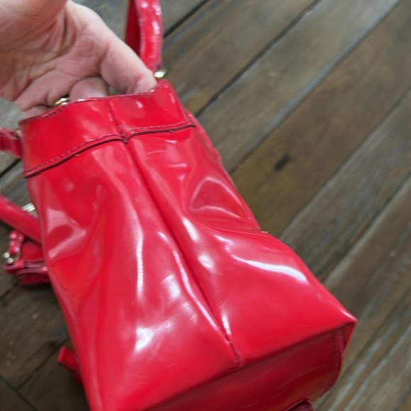 Liz Claiborne large red vinyl satchel handbag - Picture 15 of 17